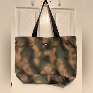 NWT: PINK (Victoria’s Secret) Camo Tote Bag